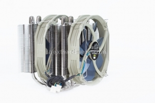 Prolimatech Super Mega, Thermaltake Jing, Thermalright Silver Arrow 7.Visto da vicino - Thermalright Silver Arrow 11