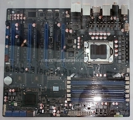 [CEBIT] Asus mostra una mainboard X58 con sette PCIe 1
