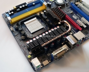AMD Phenom II X4 810 e Sapphire 790GX 4. Sapphire 790GX - Socket e dissipatore 4