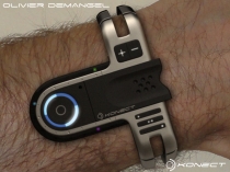 Konect USB un orologio dal design futuristico 4