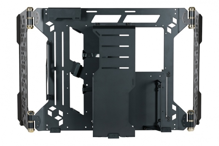 Cooler Master svela il MasterFrame 700 6