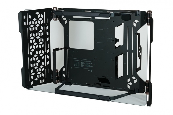 Cooler Master svela il MasterFrame 700 2