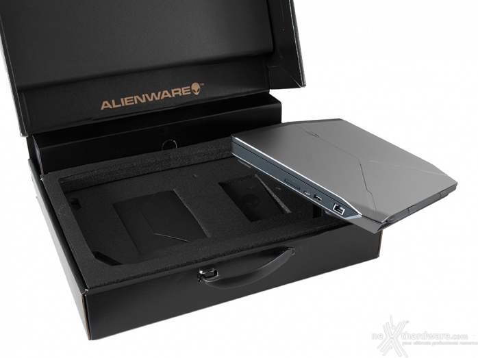 Alienware 15 R2 1. Packaging & Bundle 3