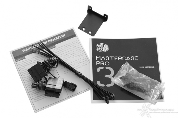 Cooler Master MasterCase Pro 3 1. Packaging & Bundle 4