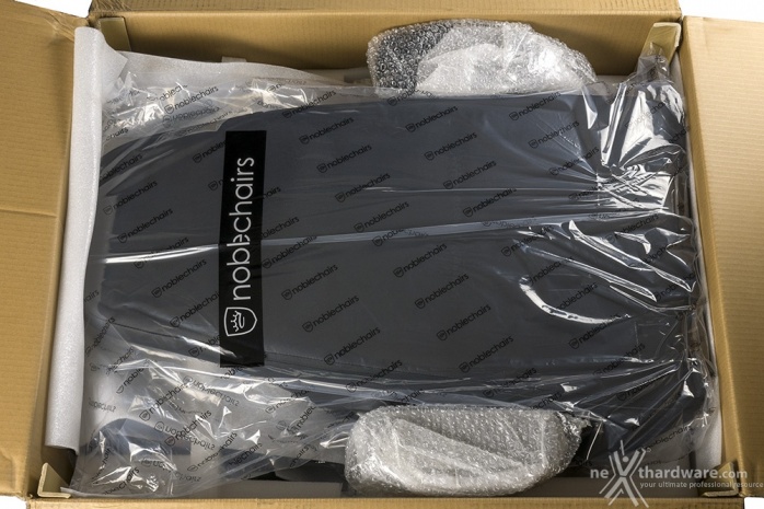 Noblechairs ICON Black Edition 1. Packaging & Bundle 2