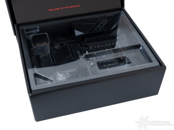 ASUS ROG Crosshair VIII Dark Hero 2. Packaging & Bundle 3