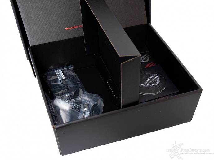 ASUS ROG Crosshair VIII Dark Hero 2. Packaging & Bundle 5