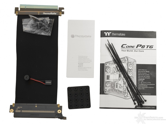 Thermaltake Core P8 TG 1. Packaging & Bundle 3