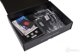 MSI MPG X570S CARBON MAX WIFI 2. Packaging & Bundle 4