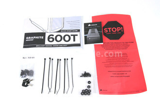 Corsair Graphite 600T Special Edition White : Anteprima Italiana 1. Packaging & Bundle 5