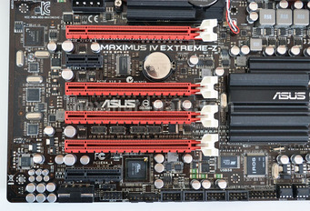 ASUS Maximus IV Extreme-Z 5. Design slot PCI-E e NF200 1