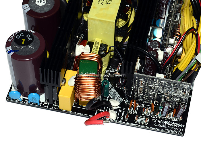 PC Power & Cooling Silencer Mk III 1200W 5. Componentistica & Layout - Parte 2 1