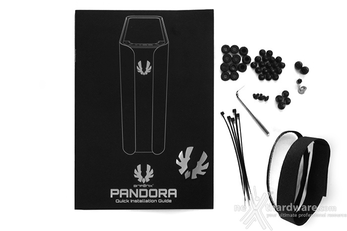 BitFenix Pandora 1. Packaging & Bundle 5